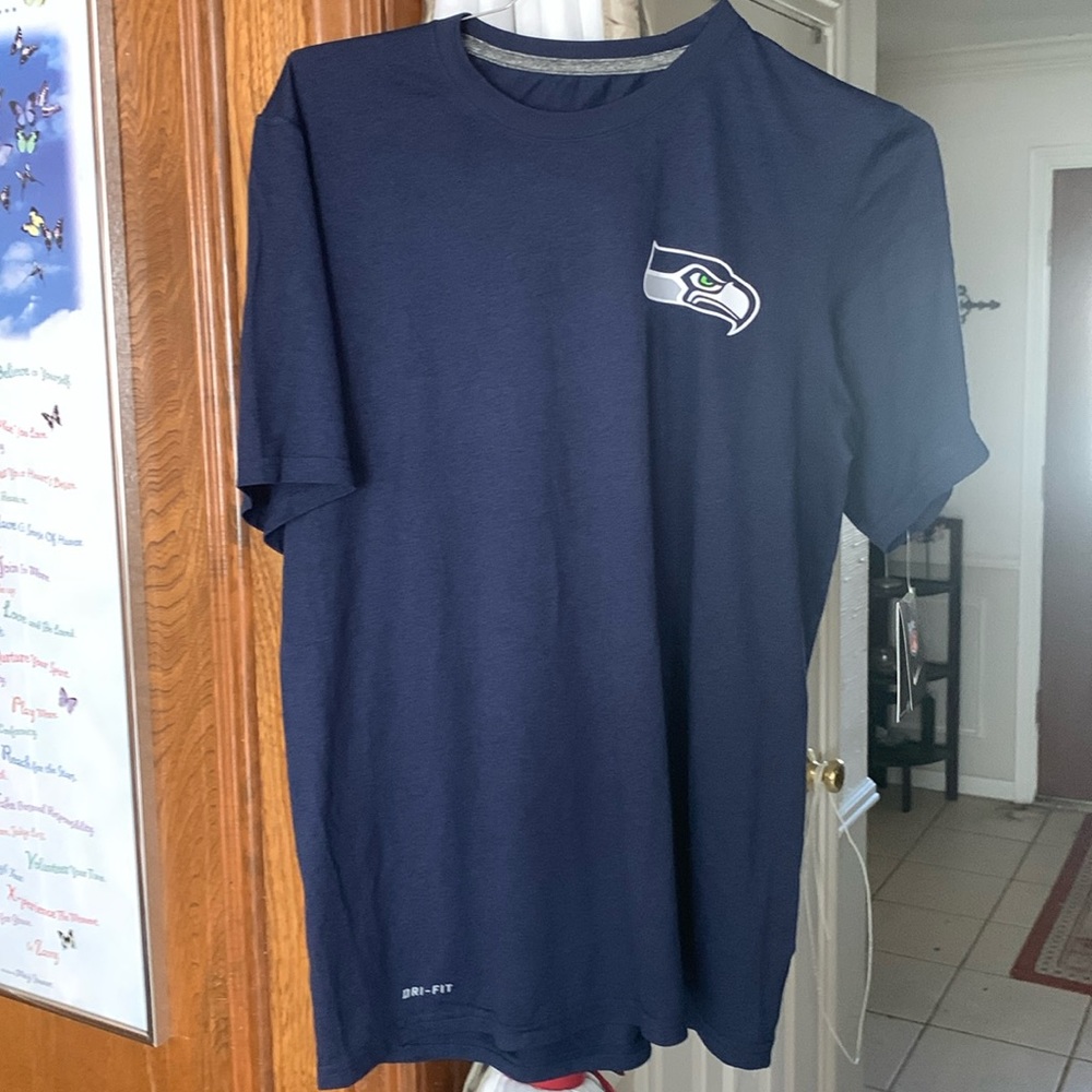 Medium Sized Nike Seattle Seahawks Dri Fit Men’s T-Shirt NEW WITH TAGS